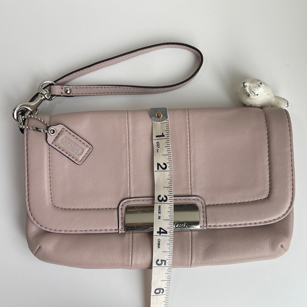 COACH Leather Handbag Wristlet Pale Pink With Cancer Awareness Hangtag - Picture 16 of 16